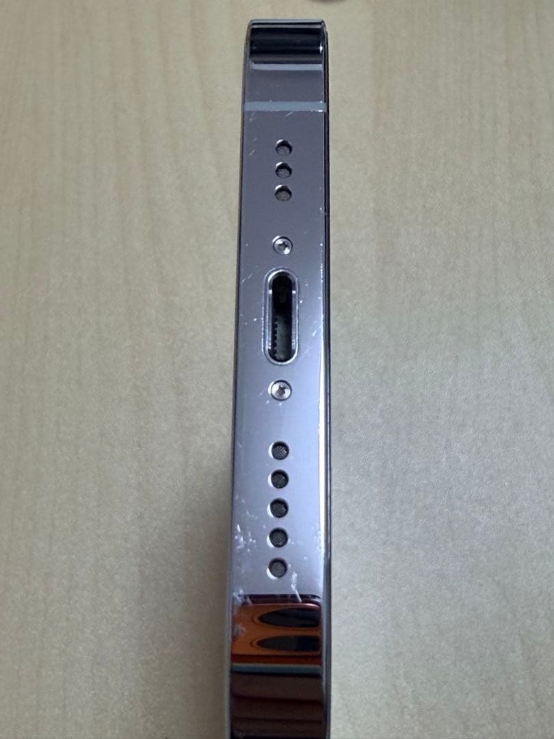 Apple iPhone 14 Pro シルバー シャッター音を消音可能