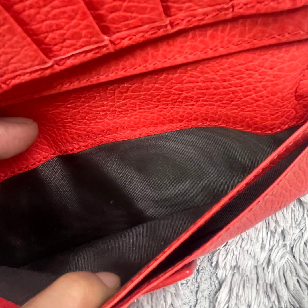 美品✨GUCCI ロゴプレート　シボレザー　長財布　　レッド　シルバー Wホック