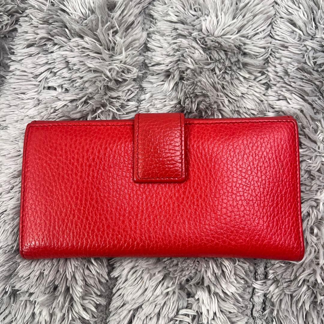 美品✨GUCCI ロゴプレート　シボレザー　長財布　　レッド　シルバー Wホック