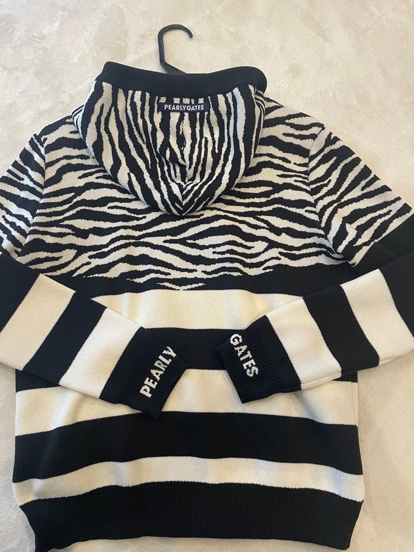 パーリーゲイツ　ゼブラ柄パーカー　サイズ2 未使用に近い美品　交渉可能