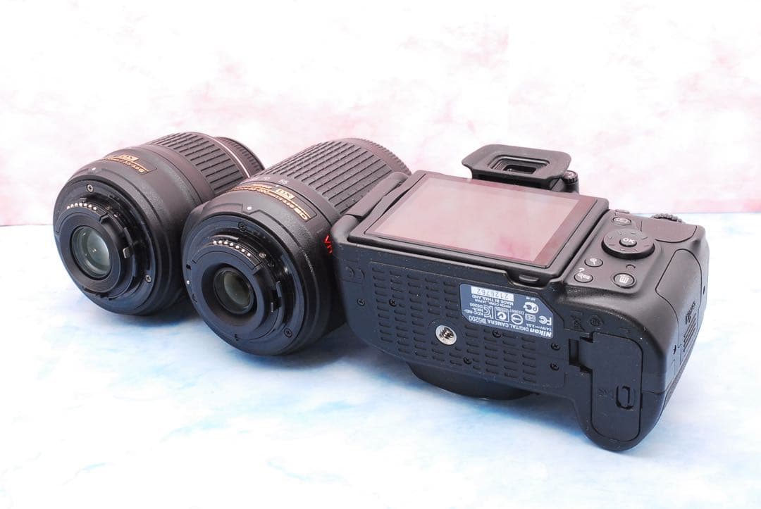 ニコン D5200☆一眼レフカメラ☆手ぶれ補正Wレンズ☆美品＆ショット数少！