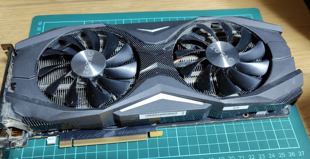 ZOTAC GTX 1070 AMP! Edition 本体