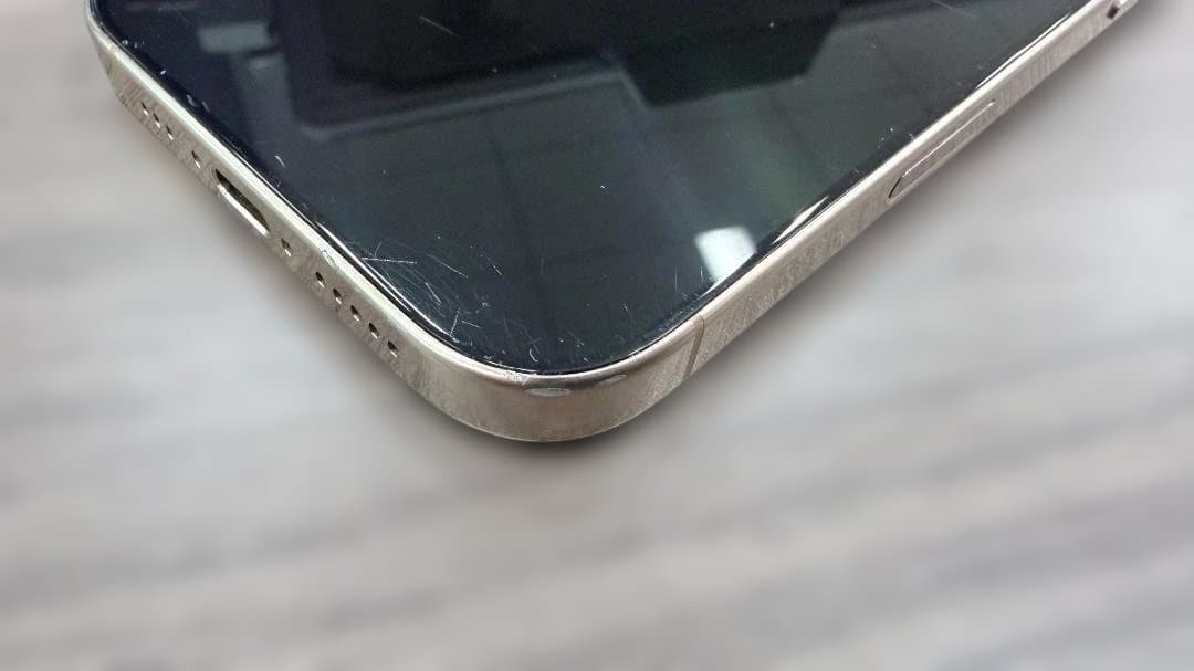 Apple iPhone 16 Pro 256GB SIMロックなし 90%