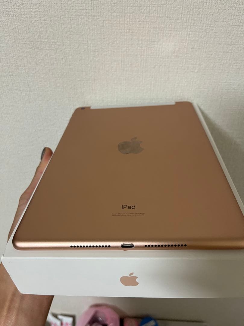Apple iPad 第7世代 32GB WiFi セルラー 本体のみ