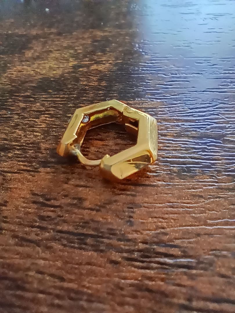 ゴールド 六角形デザイン ダイヤ装飾ピアス(片耳用)