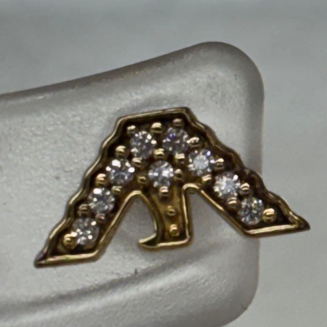 【新品】Emporio Armani V字型ピアス