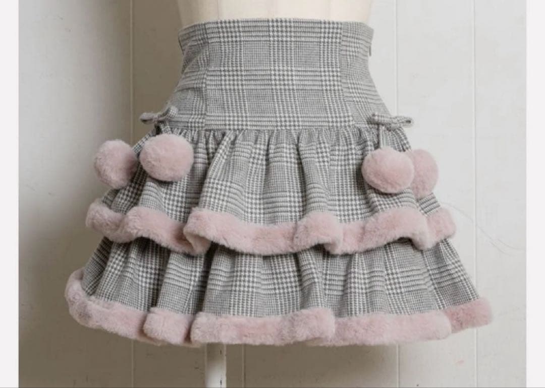 新品未使用タグ付正規品piumピウムファー付きティアードミニスカート