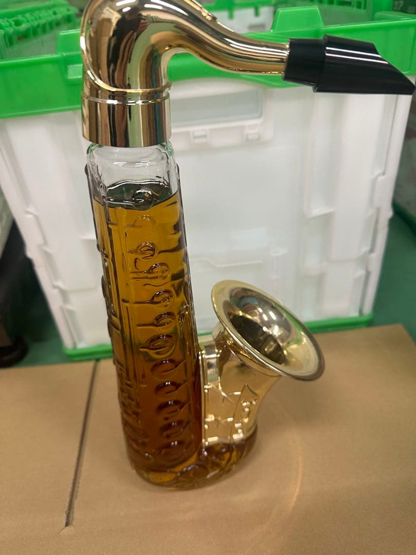 サクソフォン型ウイスキーボトル 600ml 43%