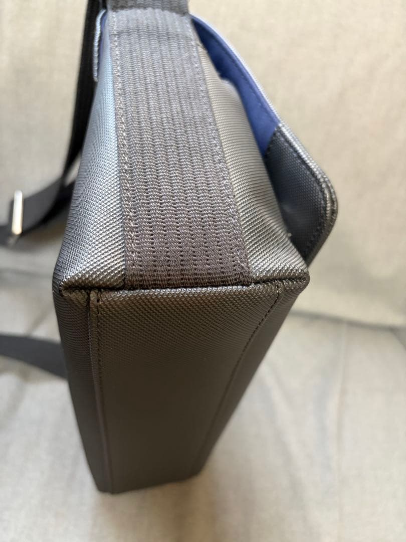 美品　ラコステ LACOSTE ショルダーバッグ ブラック メンズ レディース