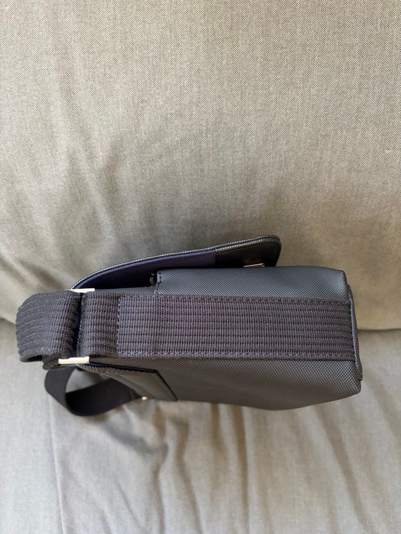 美品　ラコステ LACOSTE ショルダーバッグ ブラック メンズ レディース