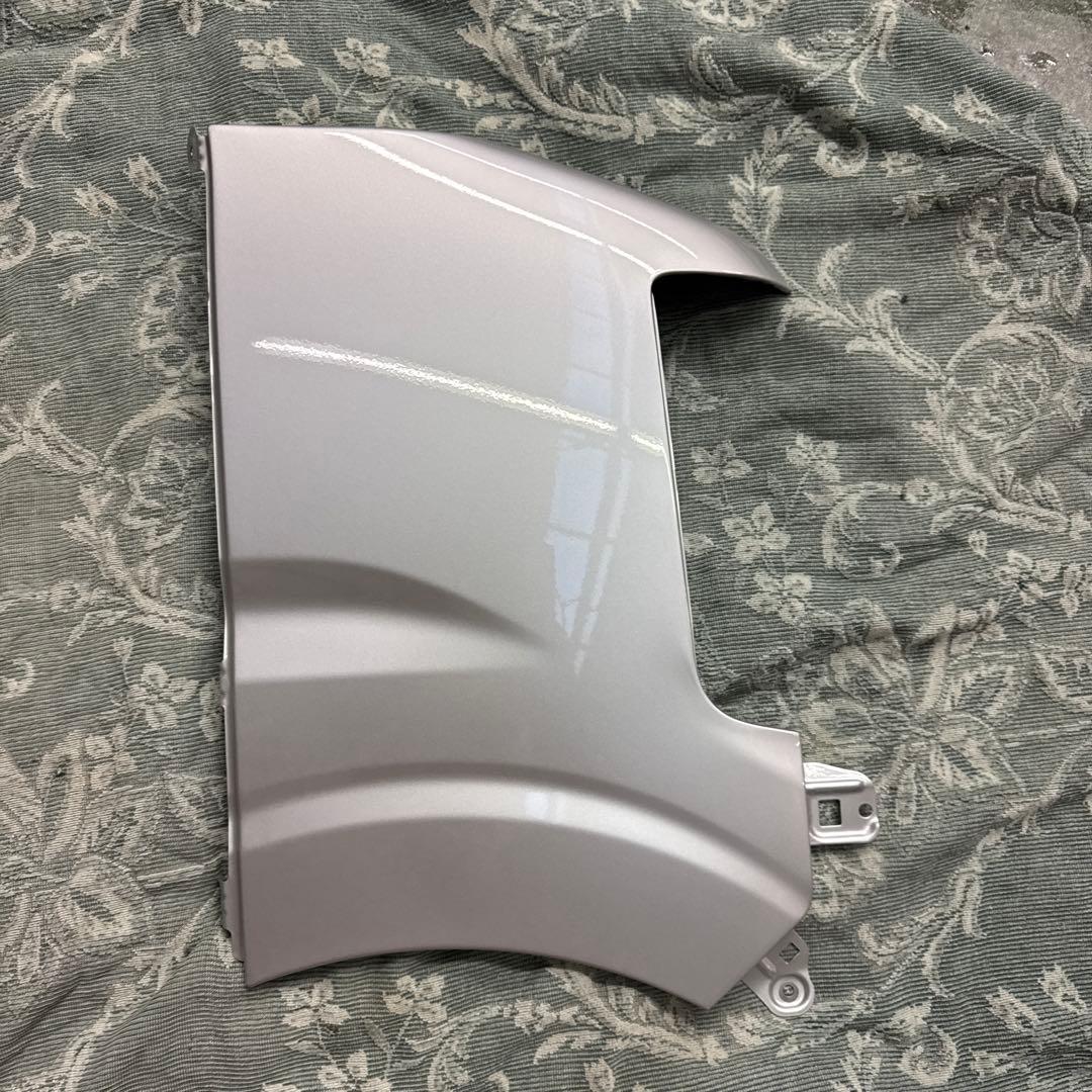 エブリィ　クリッパー17v 17w右フェンダー　シルバーZ2S ③
