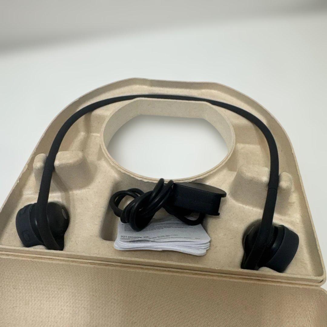 即日発送【お値下げ中】ワイヤレスイヤホン収納ケース付き　ほぼ新品