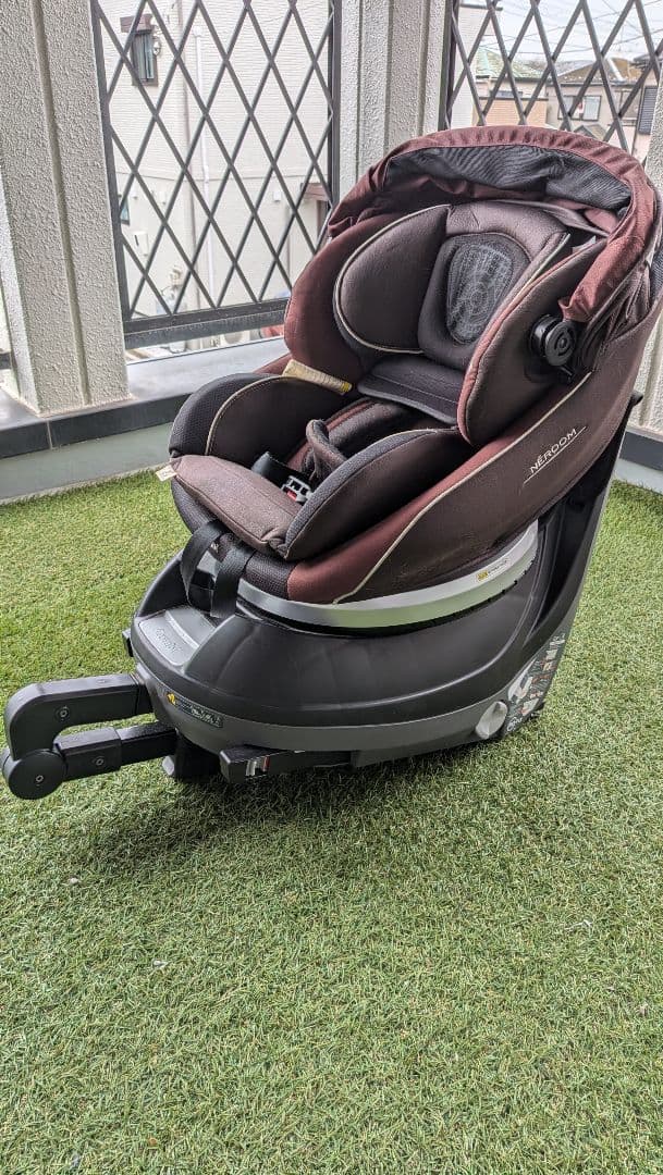 Combi 回転式チャイルドシート ブラウンコンビISOFIX