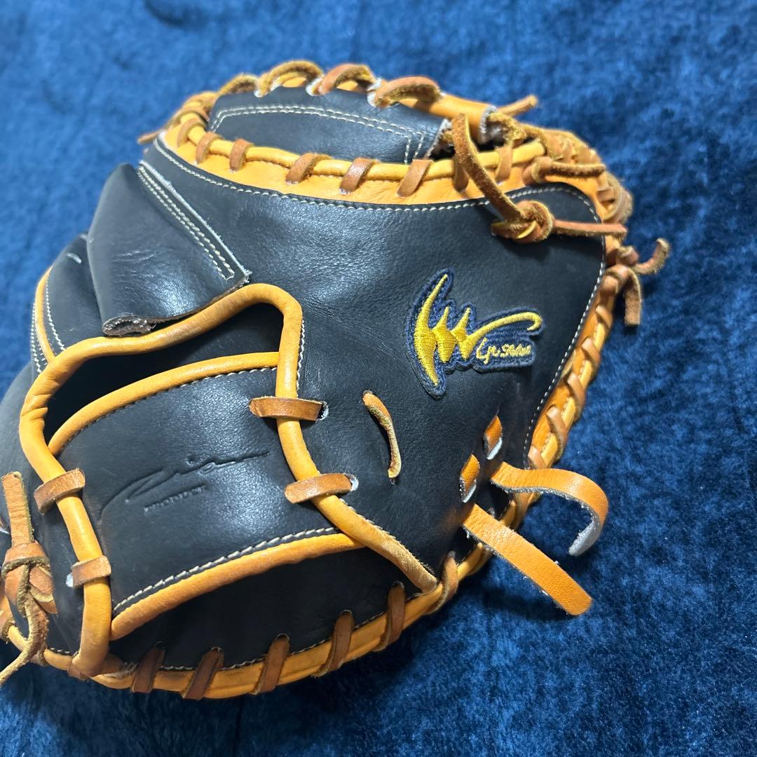 アイピーセレクト　軟式グローブ 黒とオレンジ