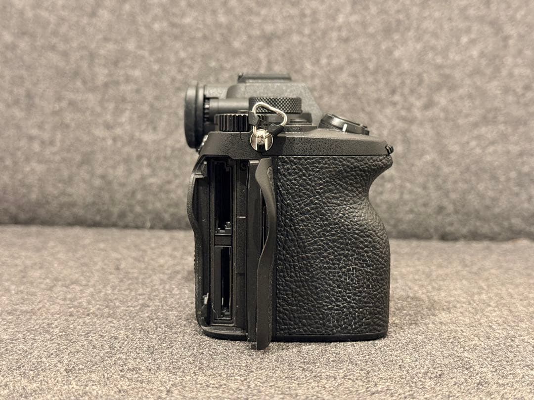 【美品】ソニー α7 IV ボディ [ILCE-7M4]バッテリー等付属品すべて