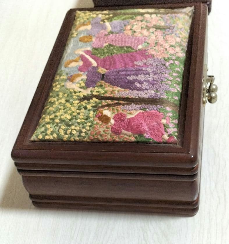 刺繍　アクセサリー木製ボックス 2個