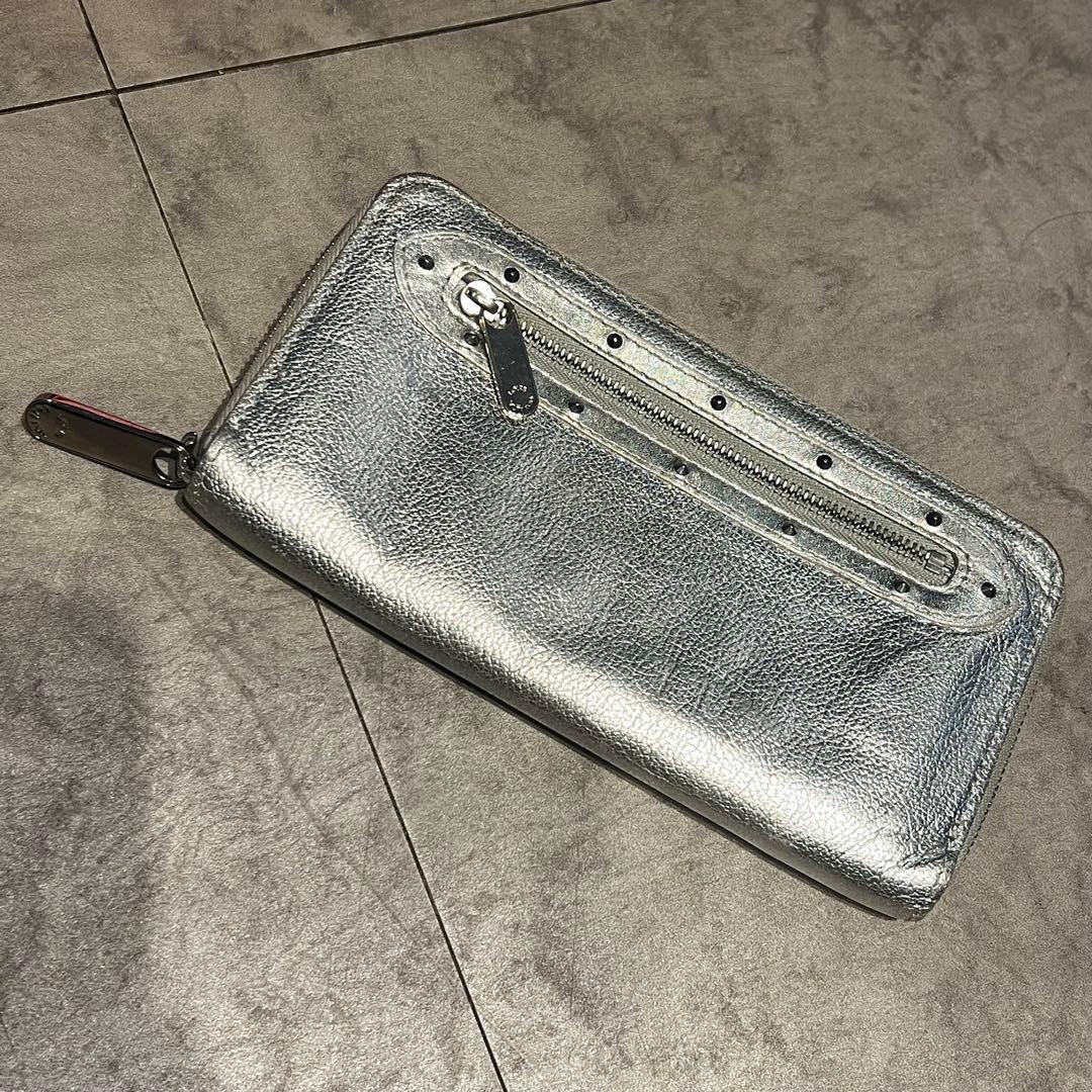 シルバー メタリックレザー 長財布