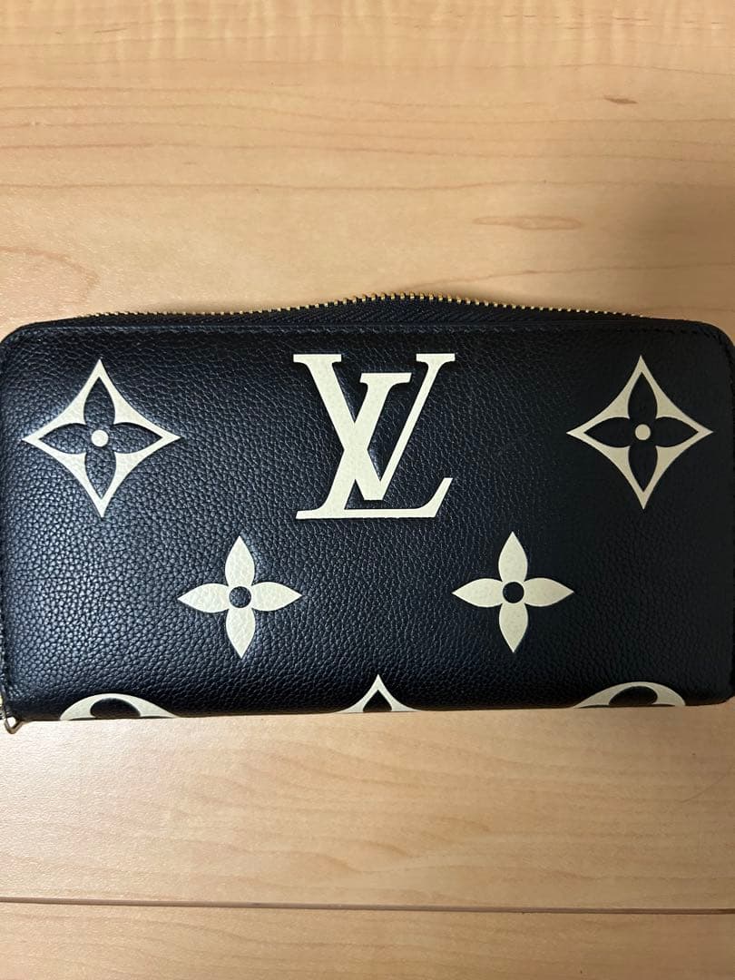 ルイヴィ、トン長財布