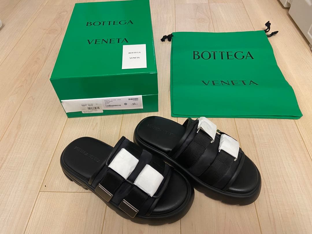 りょうすけ　BOTTEGA VENETA スライド　フラッシュ　サンダル