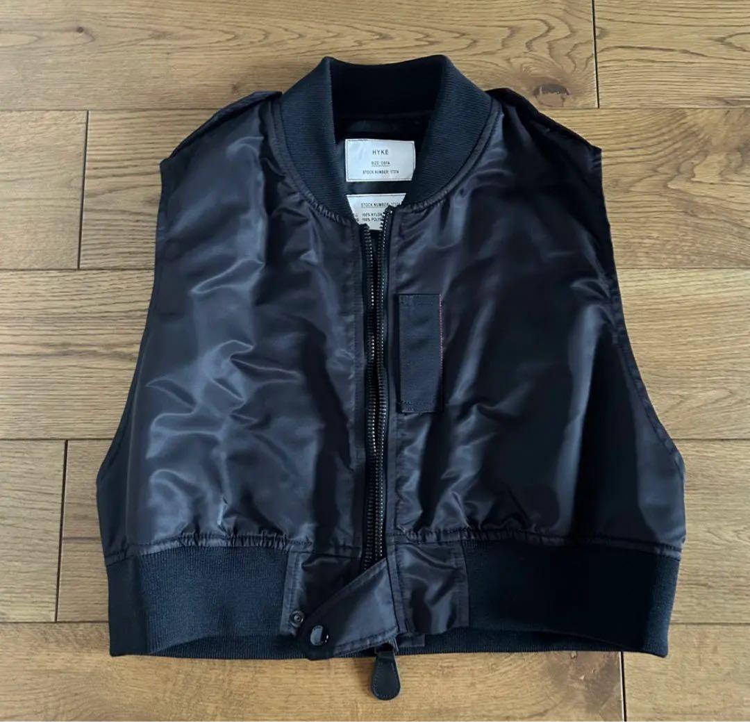 す*】様 【美品】HYKE クロップドベスト　ブラック