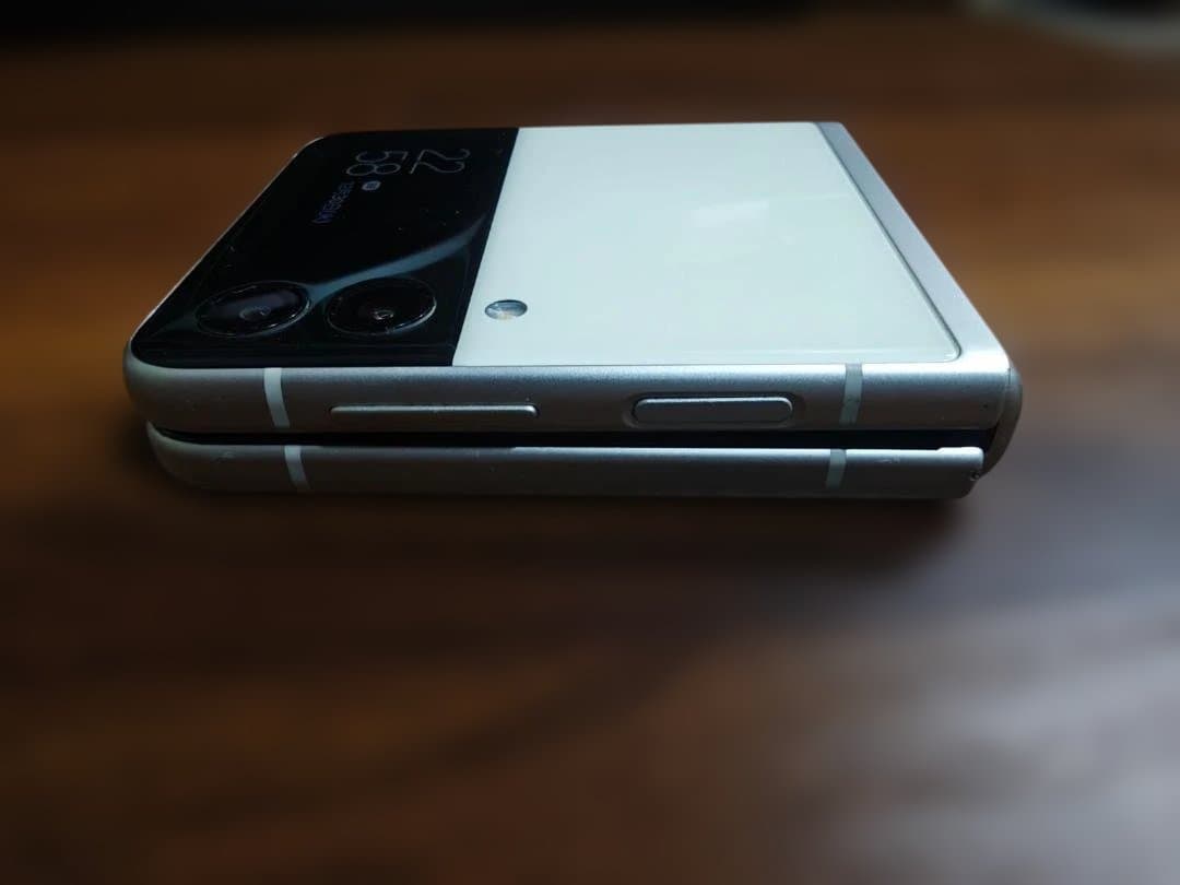 【中古】Samsung Galaxy Z Flip 3 本体