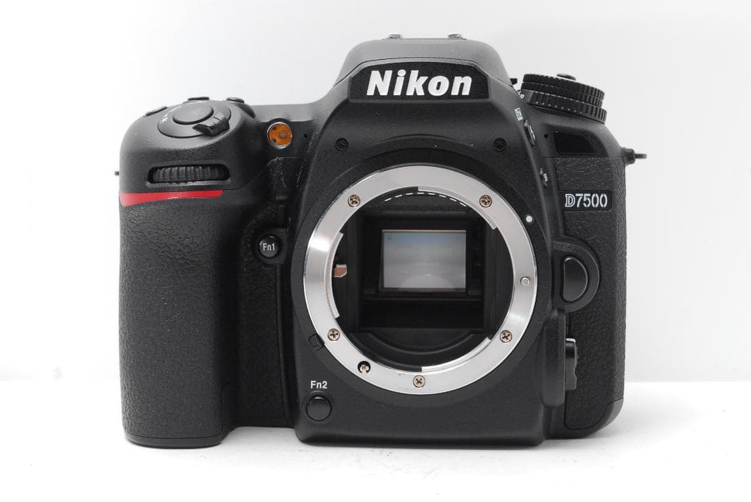【使用感極少】Nikon D7500　ボディ　WiFi・Bluetooth搭載