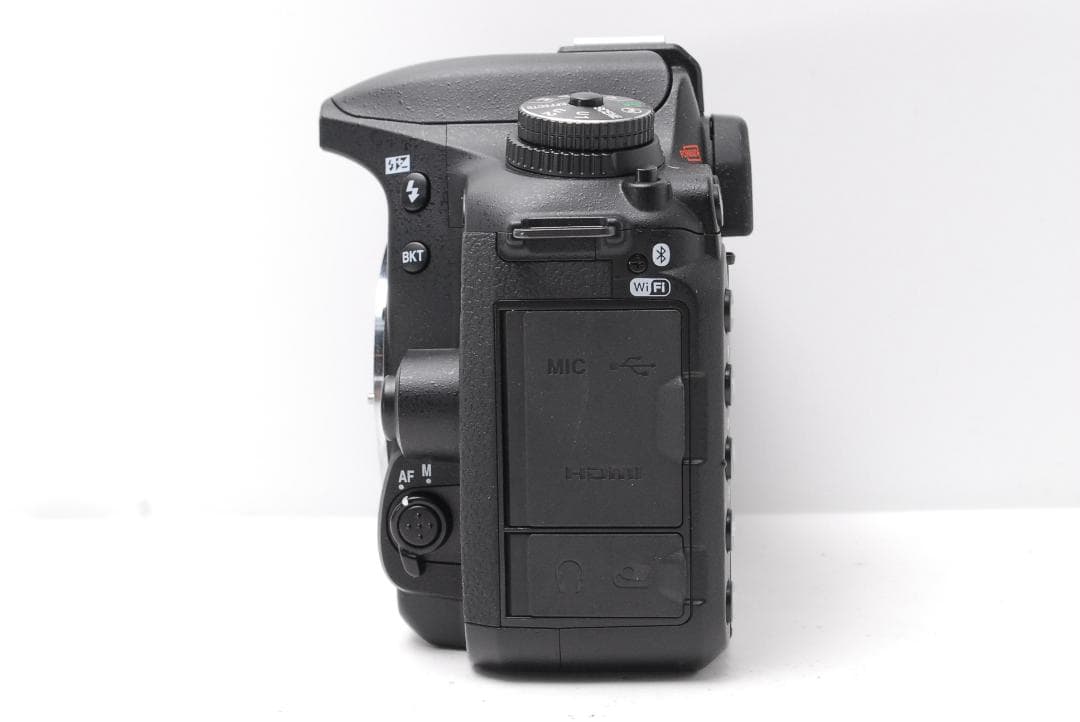 【使用感極少】Nikon D7500　ボディ　WiFi・Bluetooth搭載