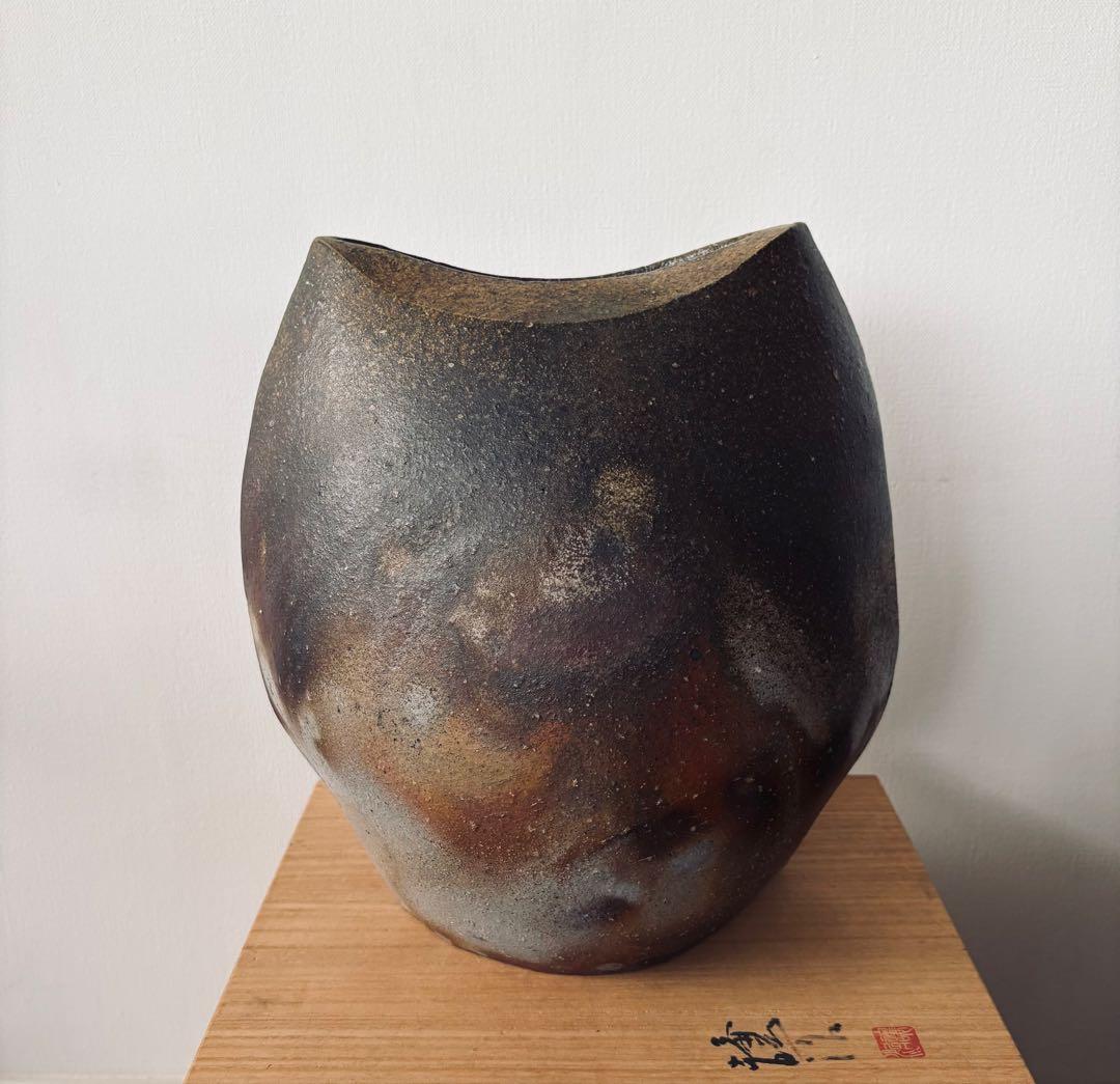 山下譲治　備前焼　変形花器　花瓶花入　共箱付　高さ29cm