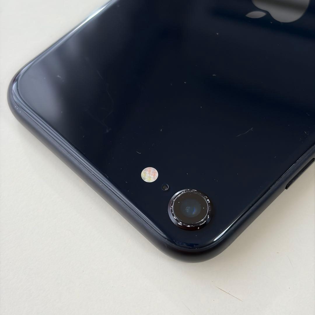 や*者様 バッテリー新品　iPhoneSE第3世代64GB SIMフリー　美品