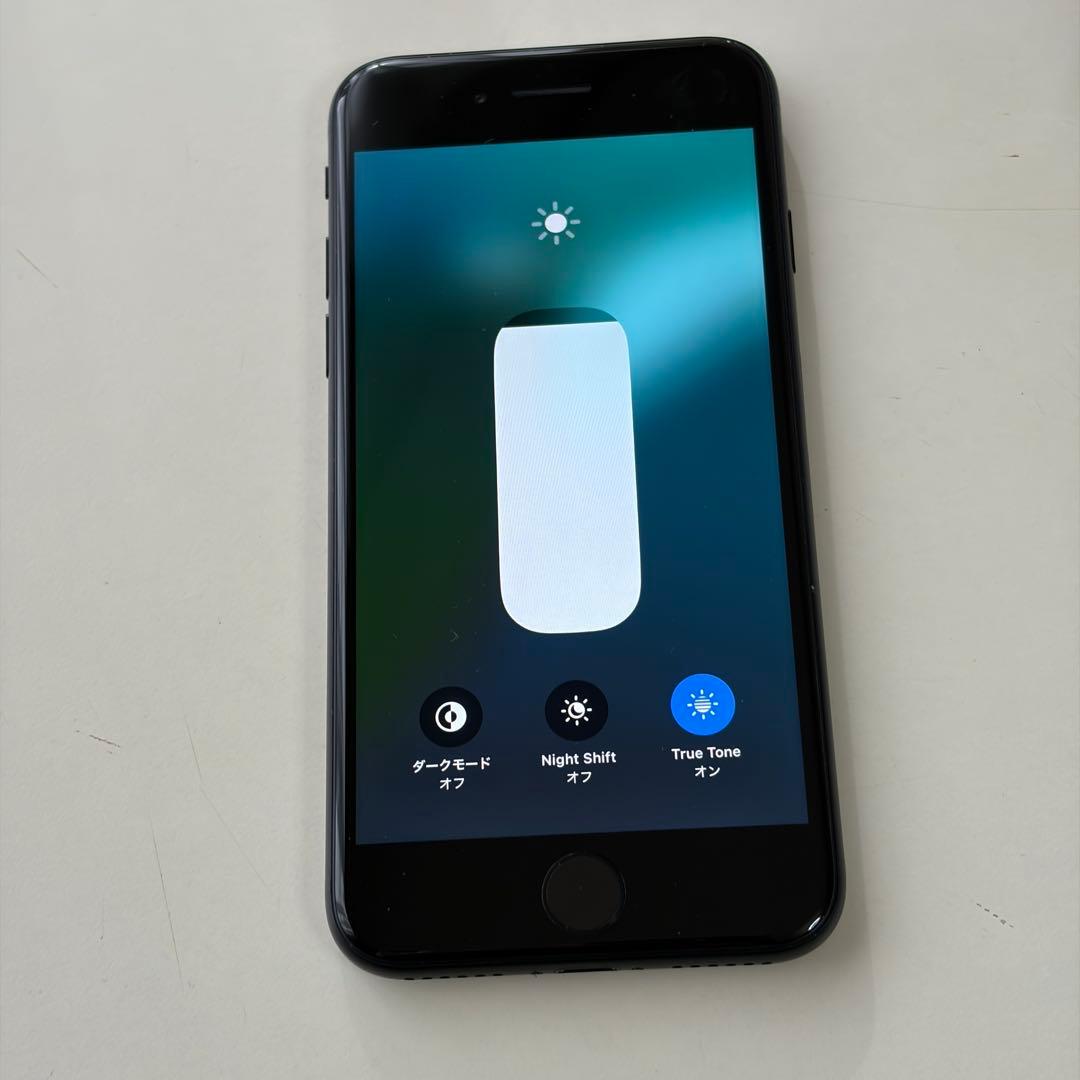 や*者様 バッテリー新品　iPhoneSE第3世代64GB SIMフリー　美品