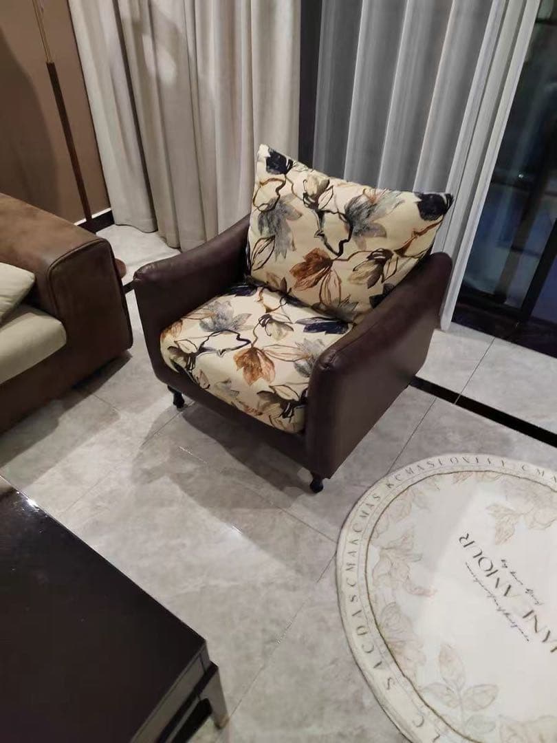 ソファ　1人用　高級感　花模様　硬め