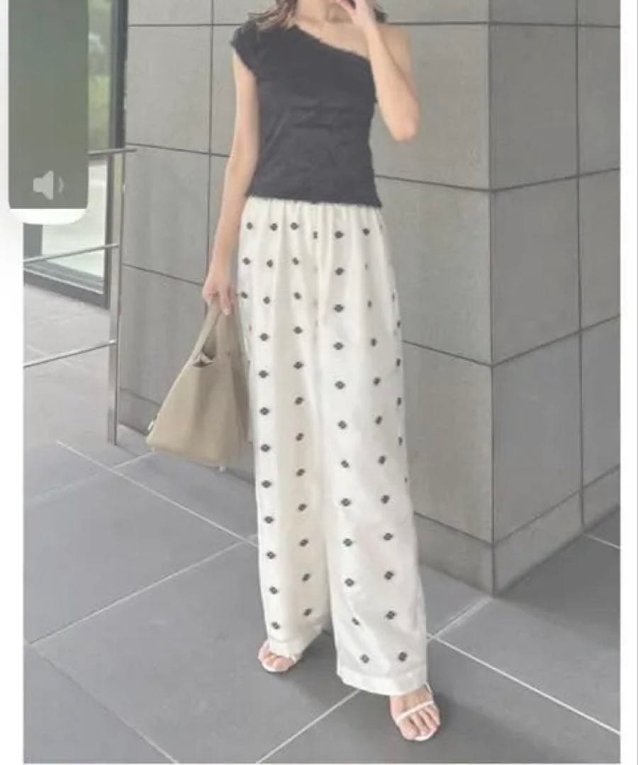 新品未使用　HYEON clover pants