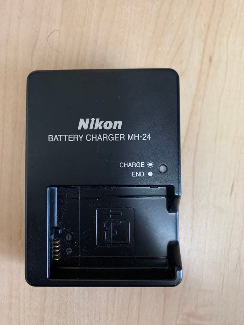 Nikon D3100 と Nikon D40