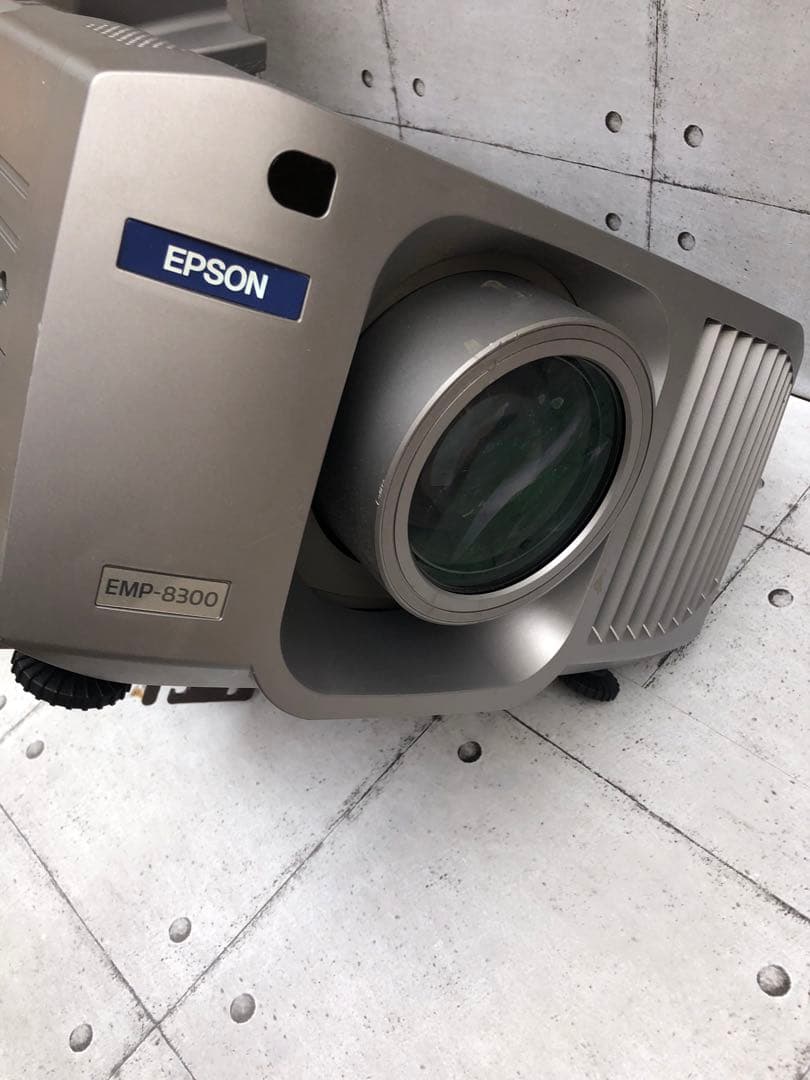 Epson EMP-8300通電のみジャンク品扱い(L172)