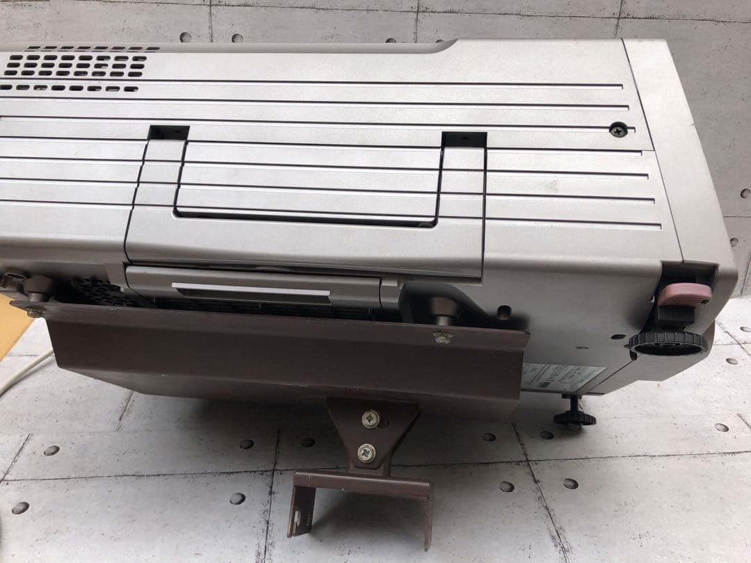 Epson EMP-8300通電のみジャンク品扱い(L172)