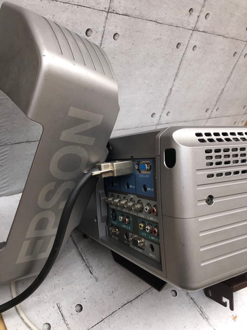 Epson EMP-8300通電のみジャンク品扱い(L172)