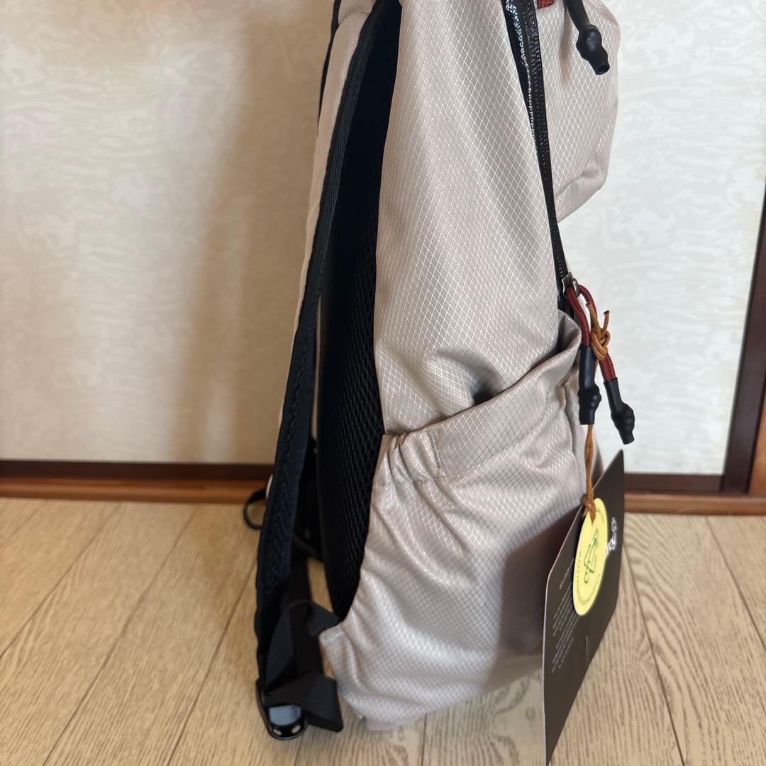 ホワイトバックパック