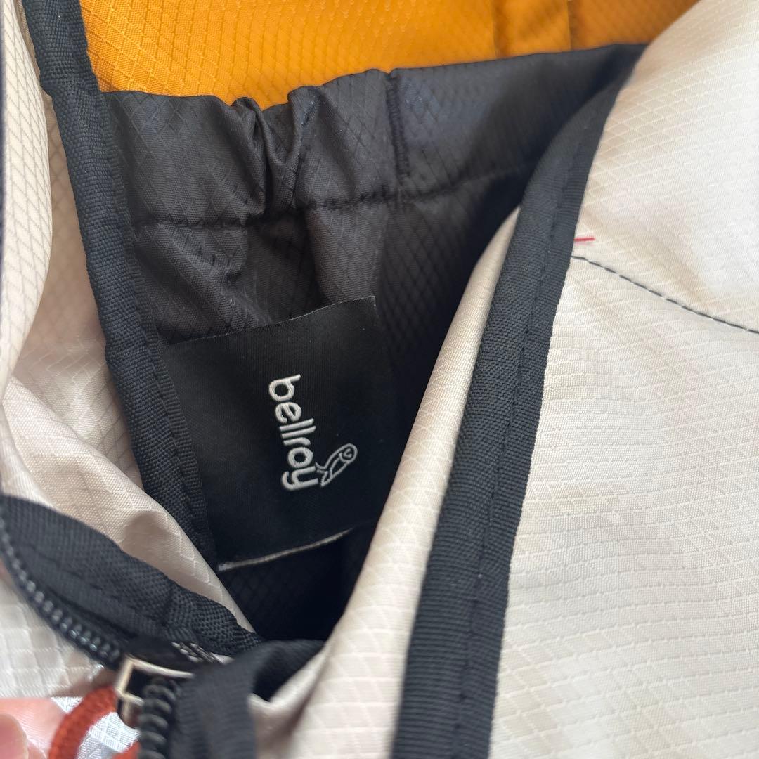 ホワイトバックパック