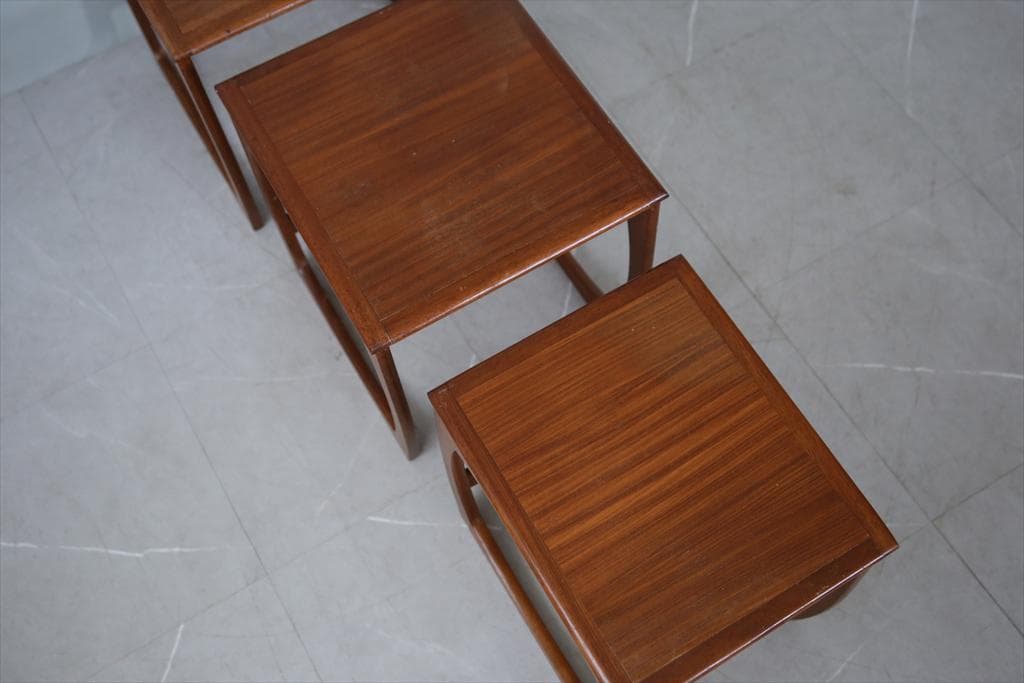 英国アンティークSUNELM製チークネストテーブル3台サイドテーブル92-125