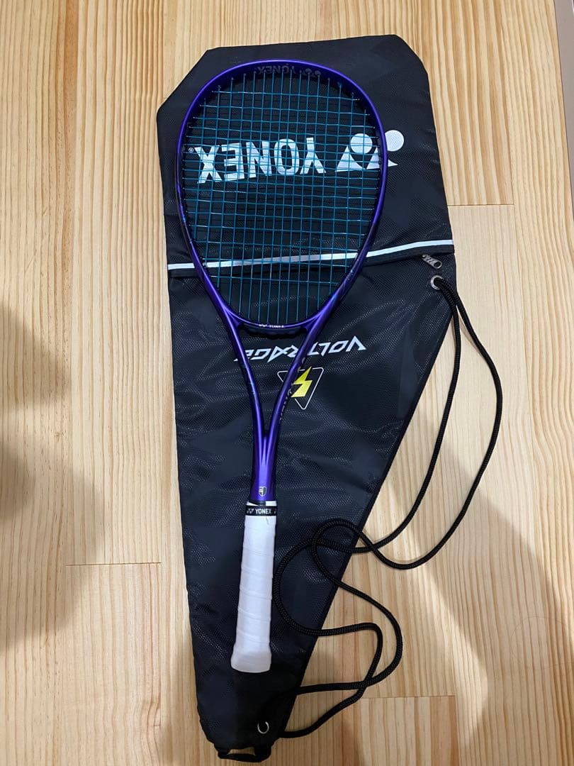 『一度のみ使用 ほぼ新品』　YONEX VOLTRAGE 7S ケース付き