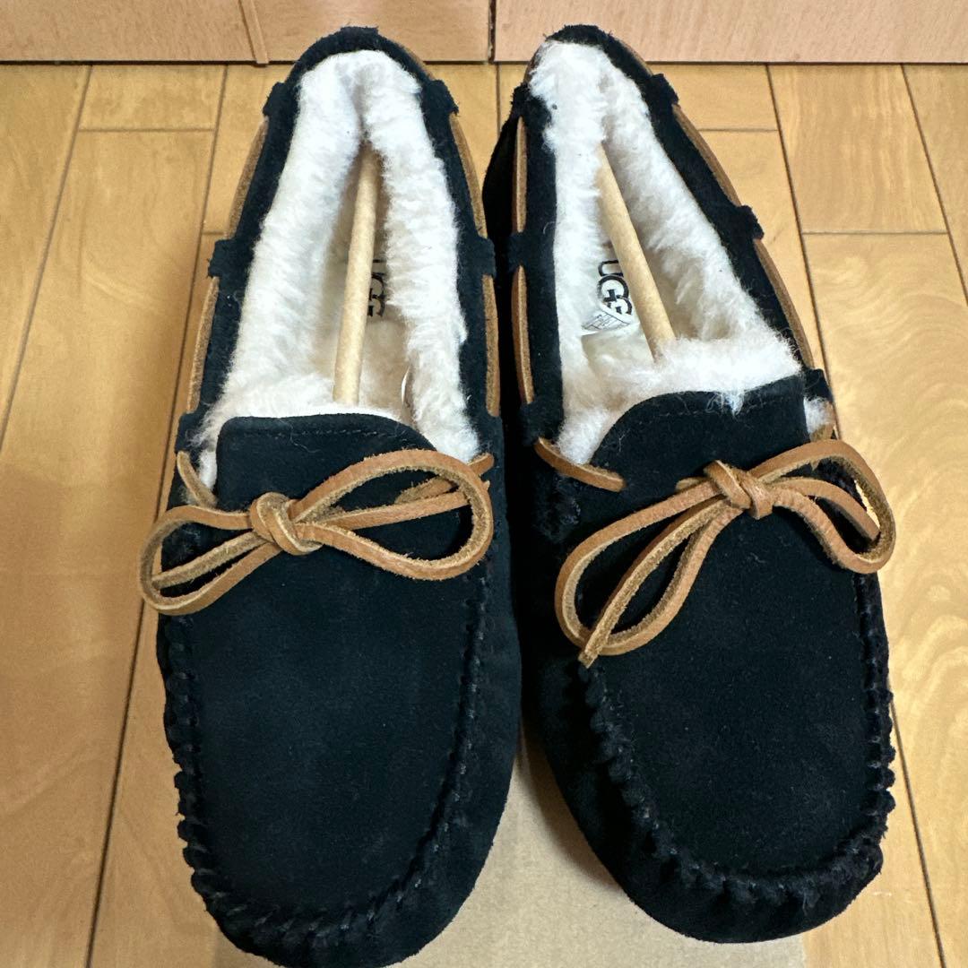 【新品】UGG ブラック モカシン 6 (23cm)