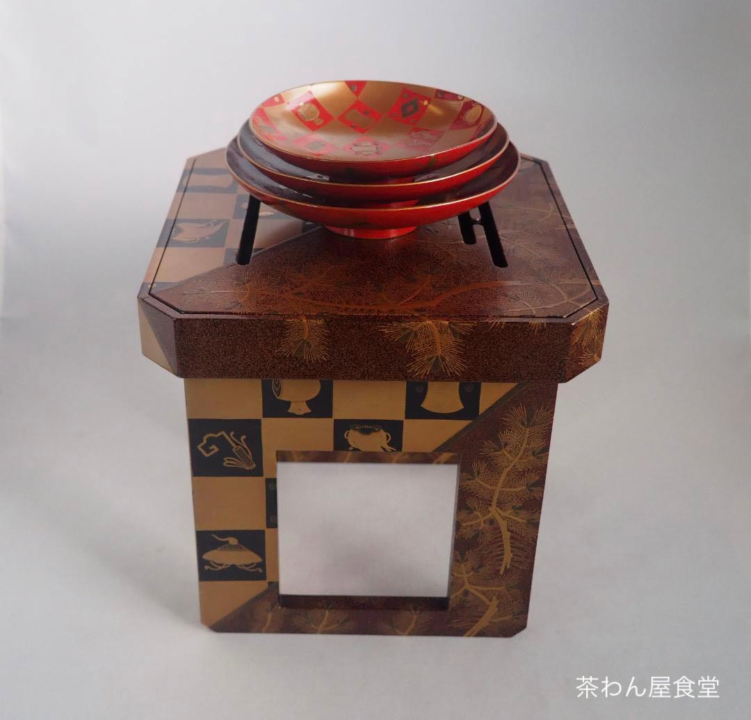 松ニ宝尽くし時代蒔絵花月台・三ッ組盃揃い（時代箱）