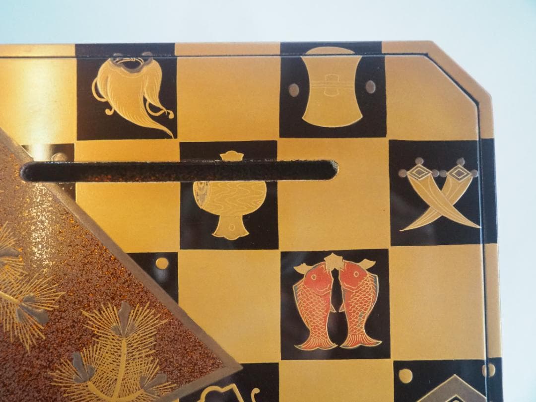 松ニ宝尽くし時代蒔絵花月台・三ッ組盃揃い（時代箱）