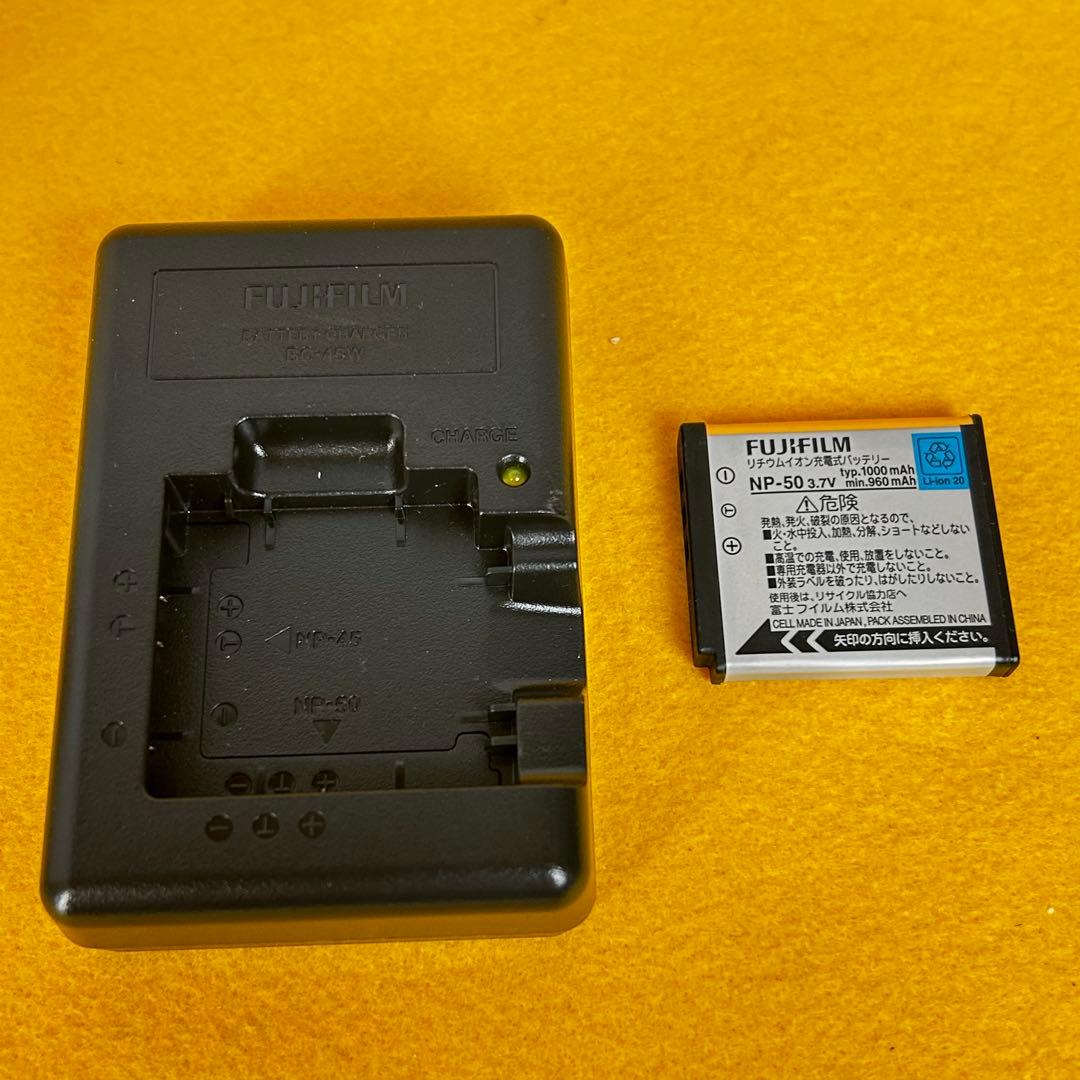 FUJIFILM FinePix F50fd シルバー 動作確認済み