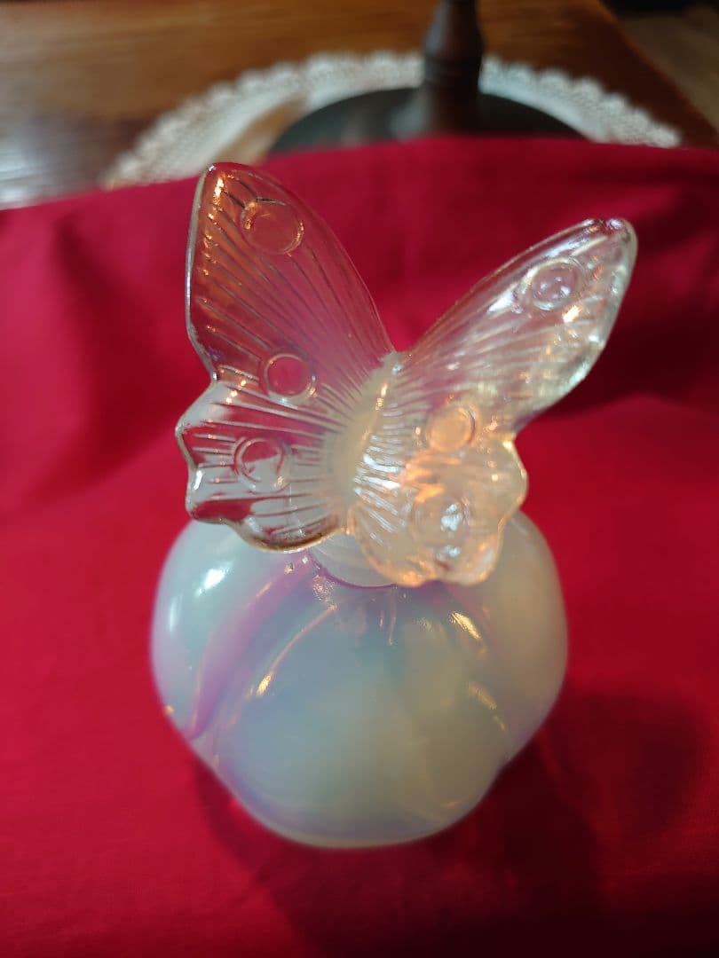フランス1930s'オパールセント「蝶のパフィームボトル」香水瓶