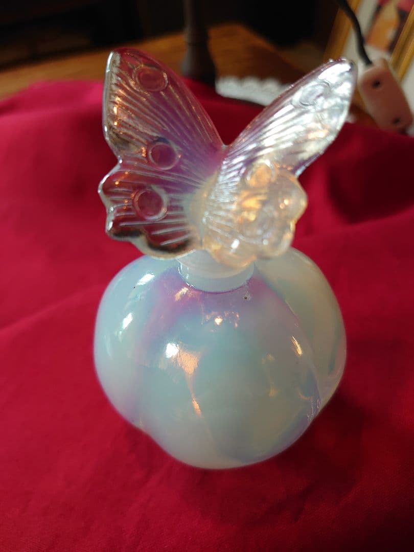フランス1930s'オパールセント「蝶のパフィームボトル」香水瓶