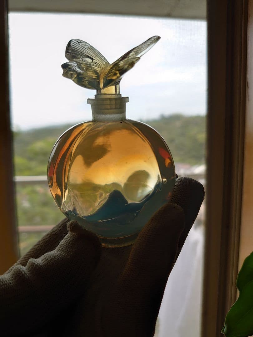 フランス1930s'オパールセント「蝶のパフィームボトル」香水瓶