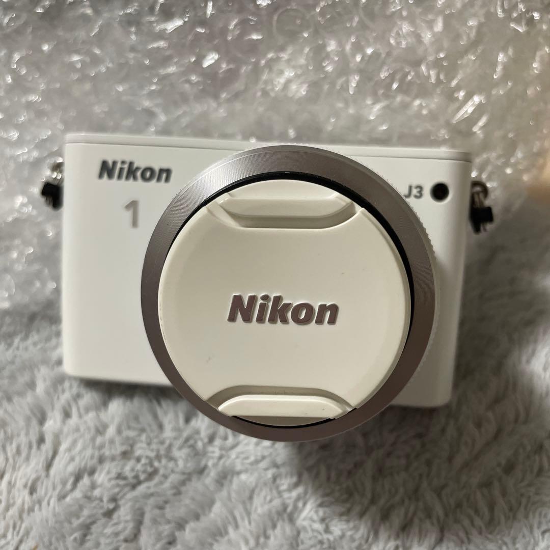 お値下げ価格Nikon 1 J3 ホワイト 超美品ミラーレスカメラ　単焦点レンズ