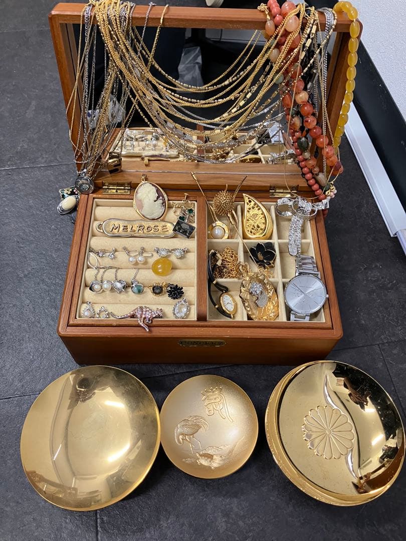 遺品整理 指輪 ネックレス イヤリング 腕時計　ブローチ カフス 金盃