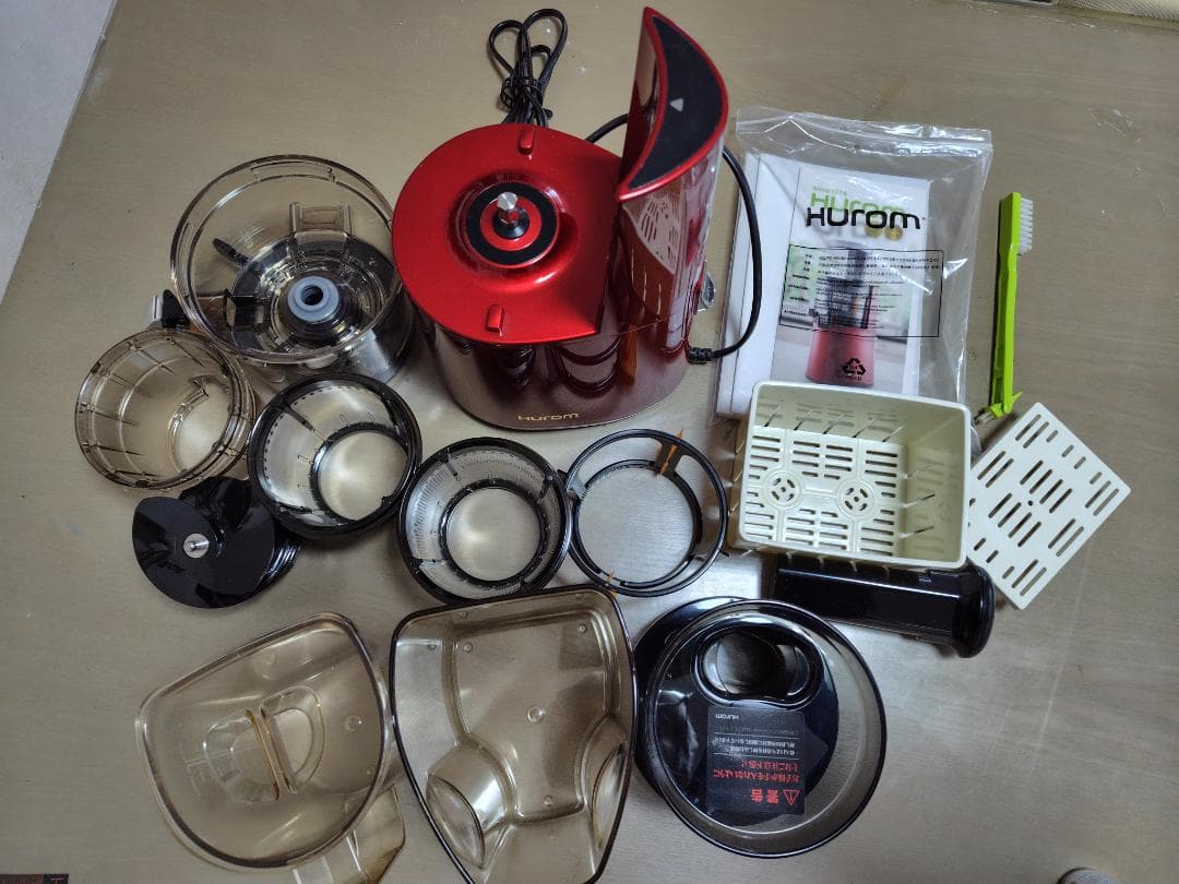 ヒューロムHurom スロー ジューサー H-AA-RBA17 フェラーリレッド